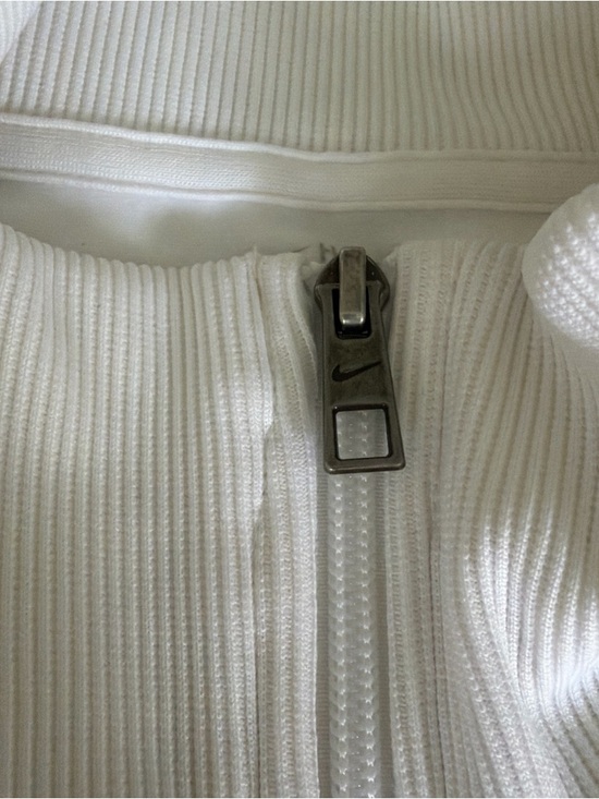 Nike Men’s White and Navy Colorblock Windbreaker Jacket - Picture 6 of 11